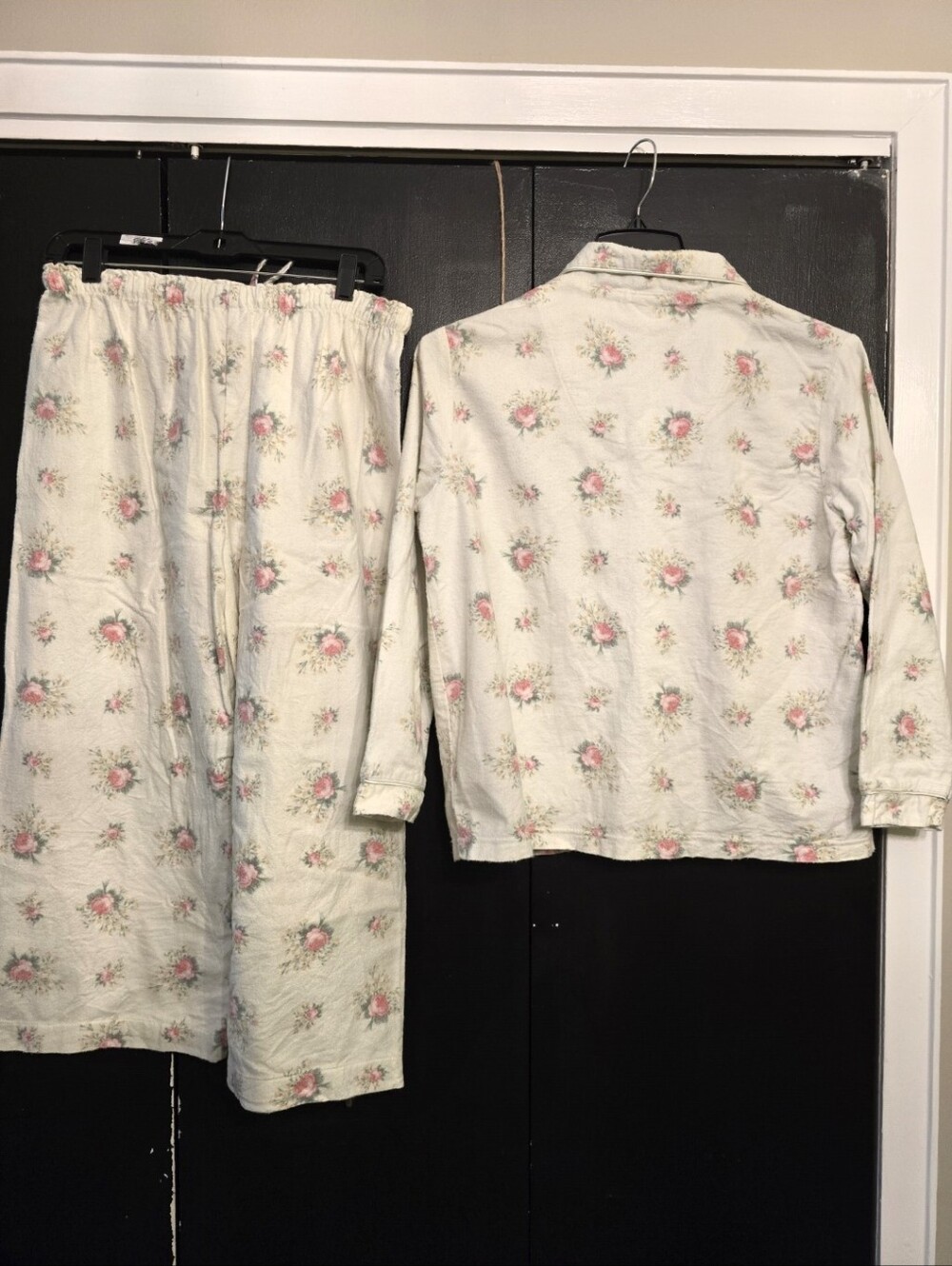 Vintage Laura Ashley Cream Flannel Pajama Set with Pink Floral Print Size Medium - Picture 4 of 4